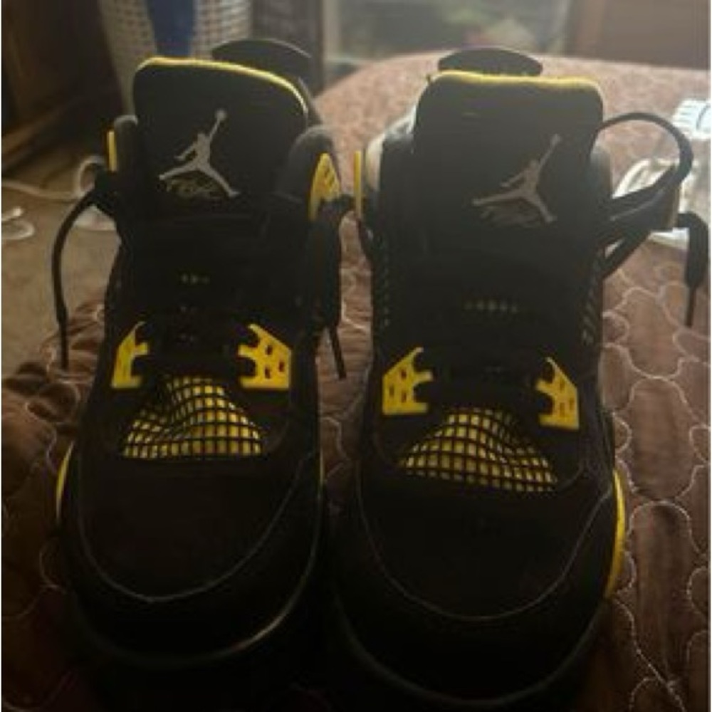 black and yellow jordan thunder 4’s